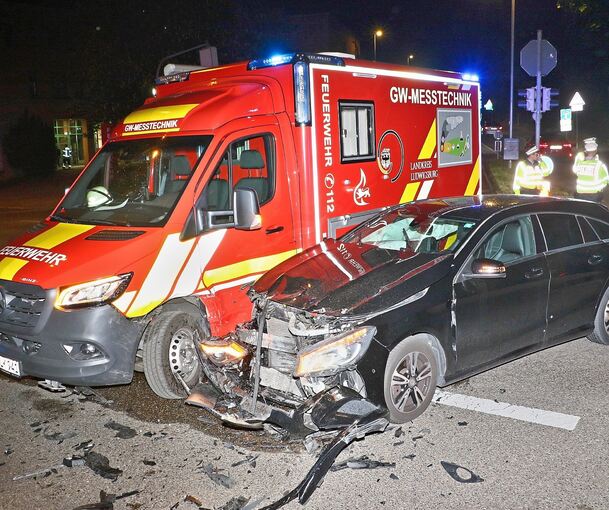 Bei dem Unfall wurden zwei Personen verletzt.