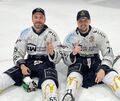 Spielen auch in der DEL2 weiter in einem Team: Verteidiger Mick Hochreither (links) und Stürmer Bastian Eckl.