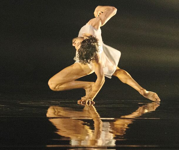 Erforschung der Zeiten und Räume: Company Wayne McGregor mit „Deepstaria“.