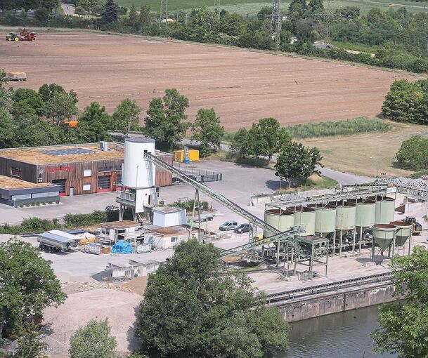 Das Betonwerk am Walheimer Neckarufer, hier auf einer Aufnahme aus dem Jahr 2023.