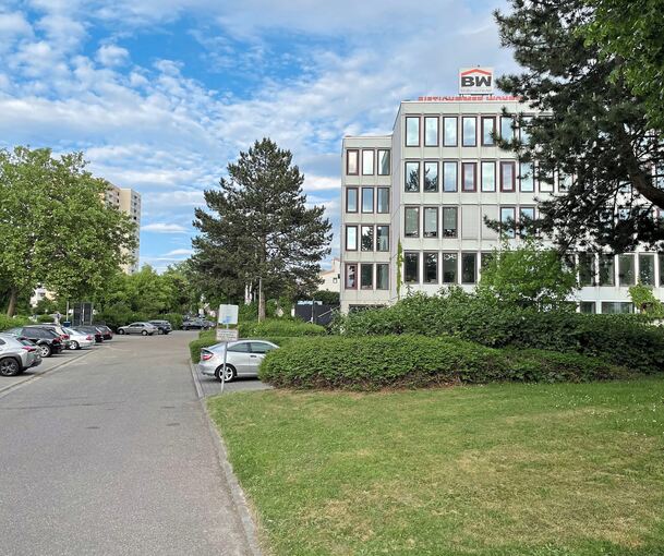 Der Verwaltungssitz der Bietigheimer Wohnbau soll abgerissen werden und Wohnbebauung weichen – wann, hängt auch davon ab, ob er als Ausweichquartier für die Beschäftigten des Bissinger Rathauses benötigt wird.