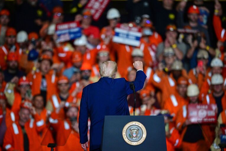 US-Präsident Trump besucht Stahlwerk