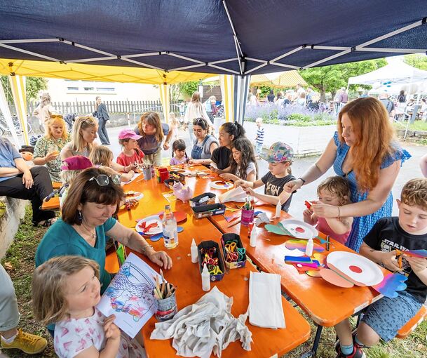 Beim Bibliotheksfest im Schlösslesfeld.