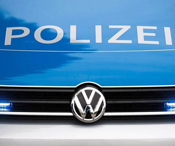 Die Polizei nahm drei Personen fest.