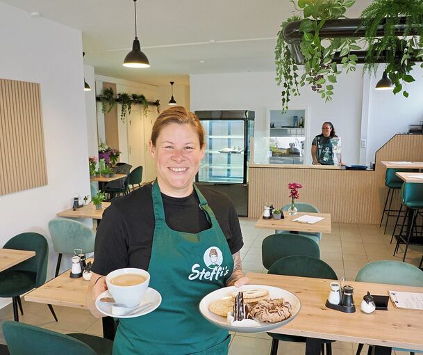 Farblich setzt Stefanie Degering in ihrem Café auf viel Grün.