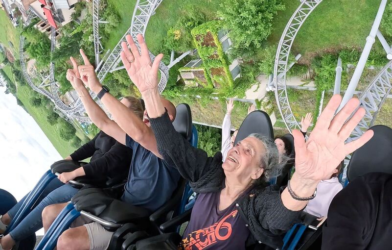 3.333. Fahrt von Ursel Dees (85) mit Katapult-Achterbahn