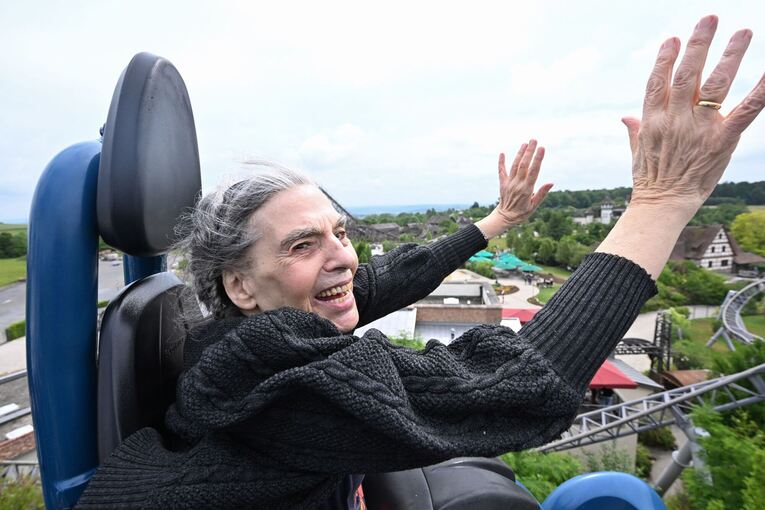 3.333. Fahrt von Ursel Dees (85) mit Katapult-Achterbahn