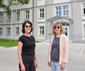 „Es ist sehr schön geworden.“ Corinna Bosch (links) und Regina Vollmer von der Landesbehörde Vermögen und Bau sind mit dem Ergebnis der Sanierung zufrieden.