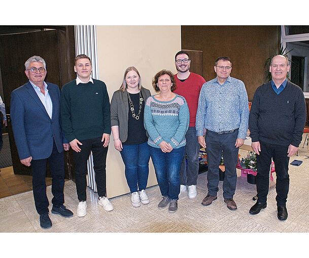 Der bisherige und künftige Vorstand des CVJM Möglingen (von links): Gerhard Schaaf (bisheriger 1. Vorsitzender), Robin Protzmann (neuer 2. Vorsitzender), Theresa Schillinger (neue 2. Vorsitzende), Elke Knöller (bisherige 2. Vorsitzende), Raphael Häck