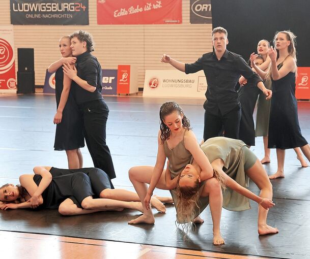 Barfuß statt auf in Socken: „Dance Works“ setzt in diesem Jahr neue Akzente.