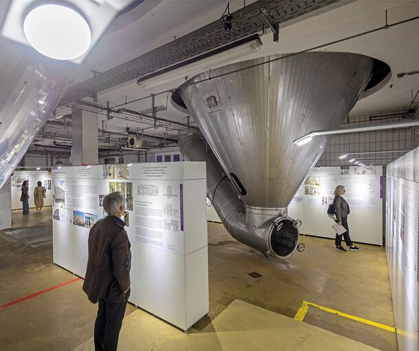 Die Ausstellung wird in den Räumen der ehemaligen Kaffeerösterei Franck gezeigt.