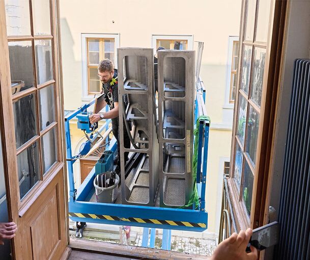 Angedockt: Der Luft ist auf Höhe des ersten Stocks angekommen. Angedockt: Der Luft ist auf Höhe des ersten Stocks angekommen.