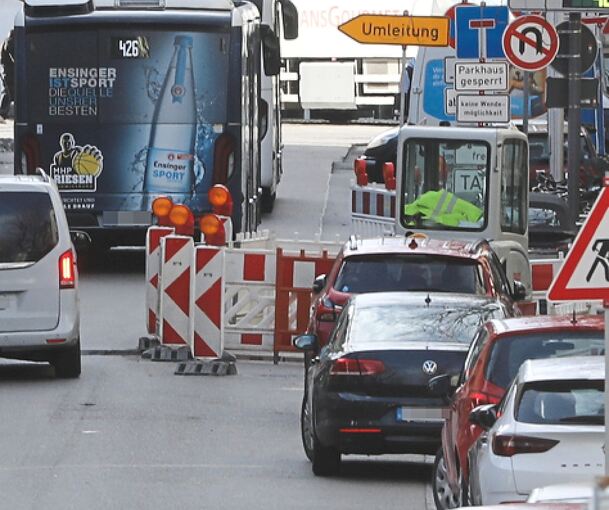 Baustellen auf den Straßen betreffen auch den Busverkehr.