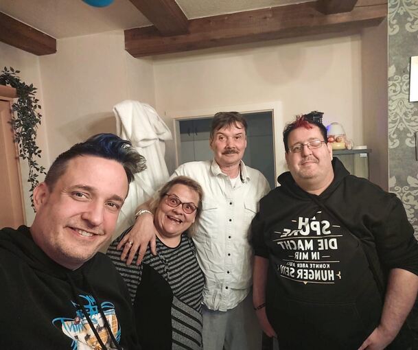 Gemeinsam bei einer Tourette-Infoveranstaltung in der „Teestube“ in Soltau: (von links) Jean-Marc Lorber, Gabi Richter, Andreas Arlt und Michael Arnold.