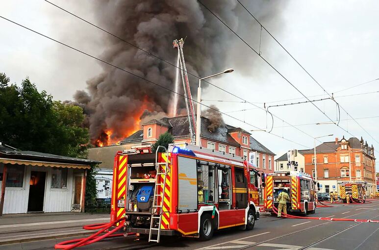Feuer im früheren Operettenhaus in Dresden