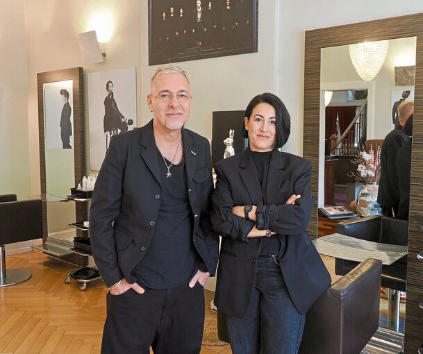 Thorsten und Emine Hussfeldt in ihrem Ludwigsburger Friseursalon, der sich in einer Jugendstil-Villa befindet.