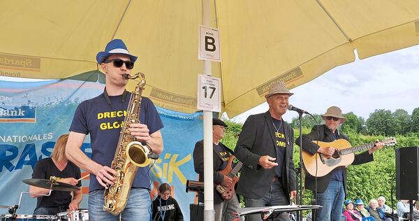 Rund 40 Straßenmusiker und -bands sind beim Straßenmusikfestival im Blühenden Brock dabei.