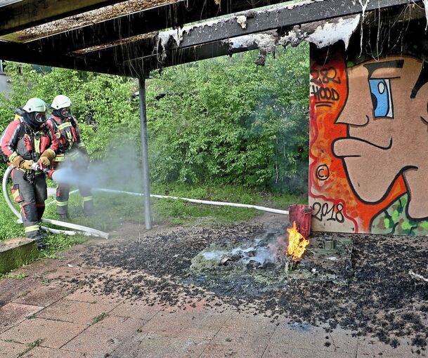 Die Feuerwehr löschte die restlichen Flammen.