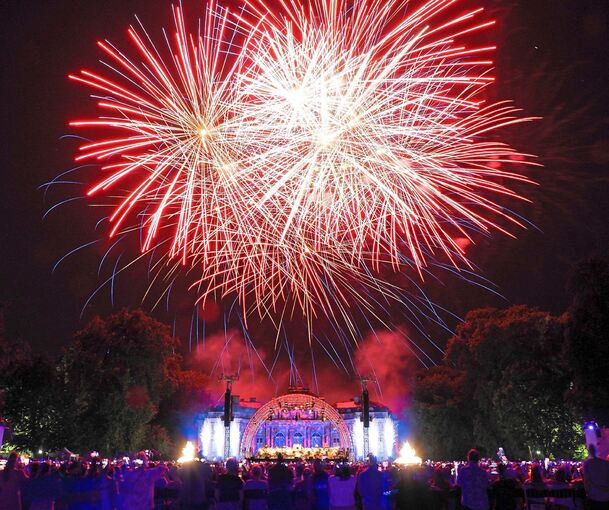 Auf diesen Anblick müssen die Besucher des diesjährigen Monrepos Open Air wohl verzichten. Das Feuerwerk ist mit Rücksicht auf brütende Nachtreiher verboten worden.