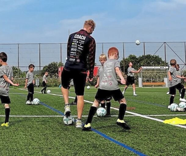 Bei bestem Wetter startete das Fußballcamp am Dienstag.