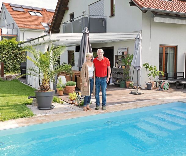 Frank Stahl und Claudia Falkenstein sind verzweifelt: Sie müssen wahrscheinlich ihren Pool und die Pergola zurückbauen.