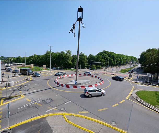 Dieser Anblick wird das Stadtbild mindestens bis Oktober prägen: Erst im Herbst wird mit dem Umbau begonnen.