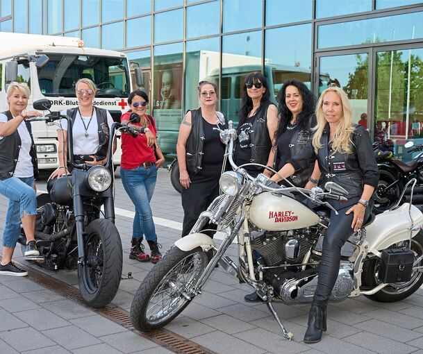 Die Sisters Crew, ein Zusammenschluss von 14 Bikerinnen, setzt sich für die Allgemeinheit ein.