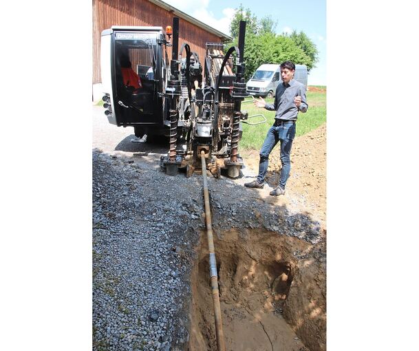 Mit dem Spülbohrverfahren wird in Vaihingen eine Biogasanlage an das Wärmenetz angeschlossen. Anselm Laube von der Ludwigsburger Energie Agentur (LEA) erklärt das System.
