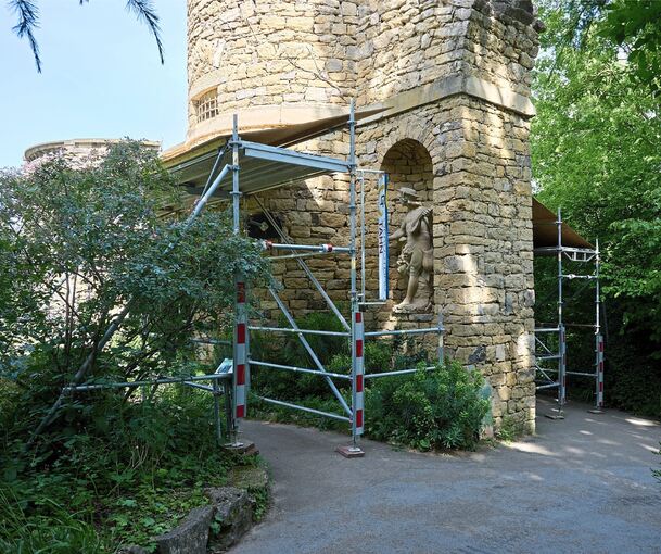 Die untere Hälfte der Emichsburg im Blühenden Barock ist eingezäunt.