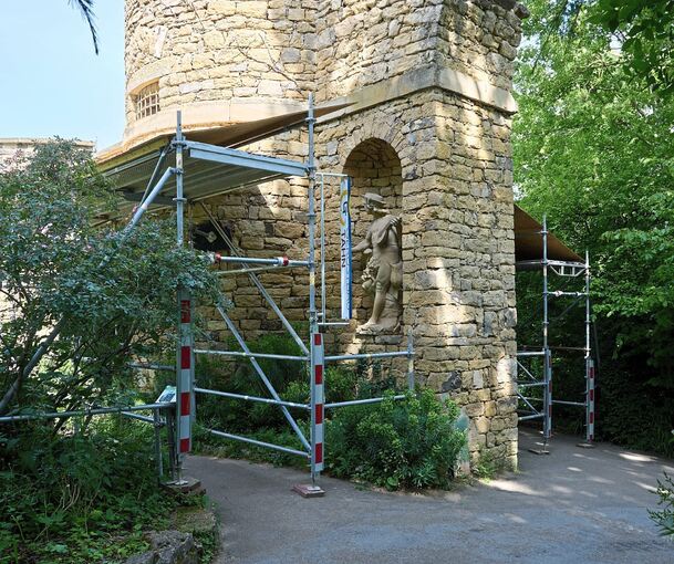 Die untere Hälfte der Emichsburg im Blühenden Barock ist eingezäunt.
