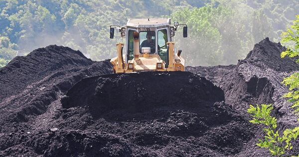 Bereits am ersten Tag der Aktion konnten etwa 800 Tonnen Kohle abtransportiert werden.