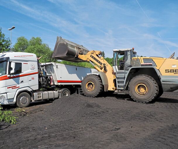 Die restliche Kohle muss weichen. 7.000 Tonnen werden von Walheim nach Heilbronn geschafft.
