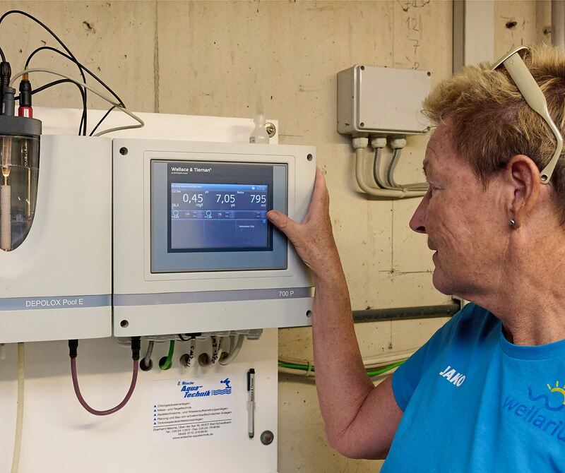 Neben der Beckenaufsicht braucht es eine Menge technisches Wissen über die Anlagen, die alle Werte elektronisch regulieren.