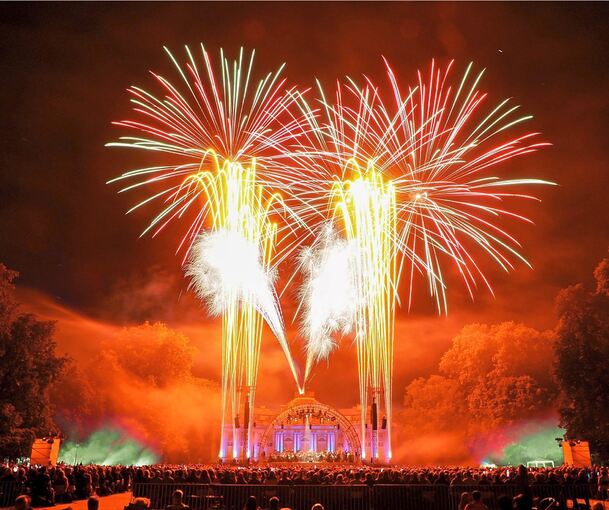 Das Monrepos Open Air endet traditionell mit einem Feuerwerk, das auf die jeweilige Musik abgestimmt ist.