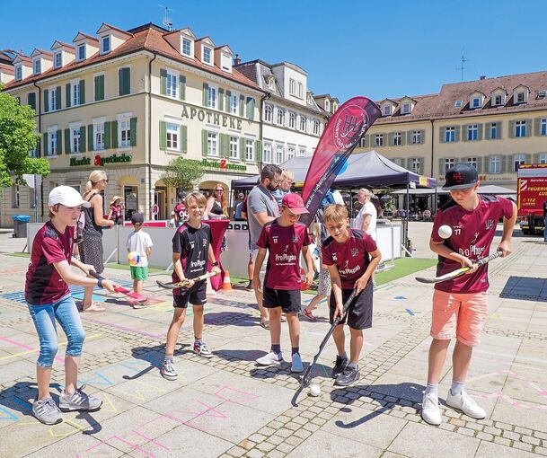Sein Geschick mit dem Hockeyschläger (hier ein Archivfoto) kann man beim Kinderfest testen.