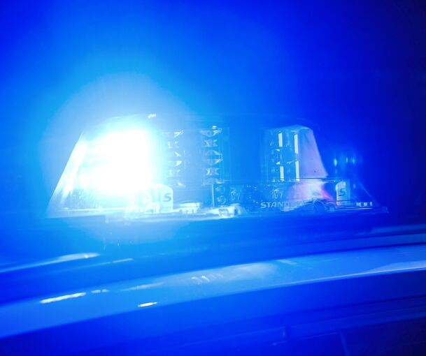 Auch ein Polizeifahrzeug ist am Unfall beteiligt.