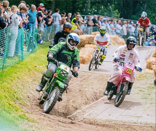 Ab durch die Mitte: An diesem Samstag werden mehr als 160 Mofarennfahrer, darunter auch zwei Damenteams, auf dem „International Speedway Krummbachtal“ bei Gerlingen erwartet.