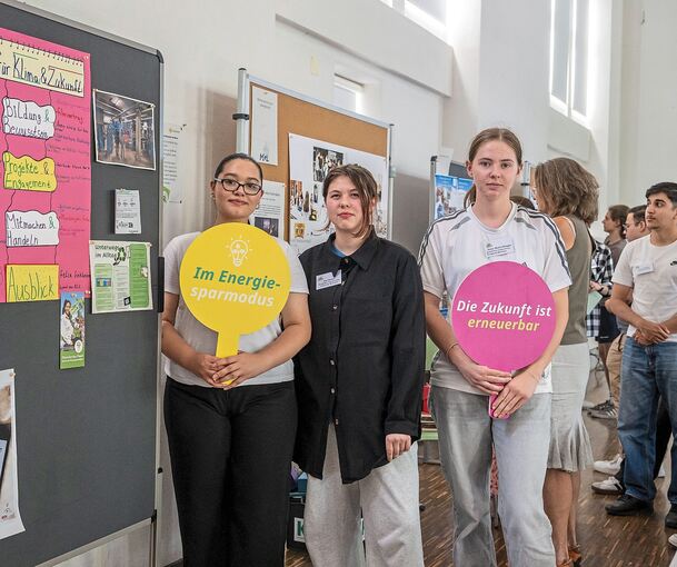 Sima Sukkary, Zoe Dietze und Anna Dongus (von links) stellen die Projekte am Beruflichen Schulzentrum Bietigheim-Bissingen vor.