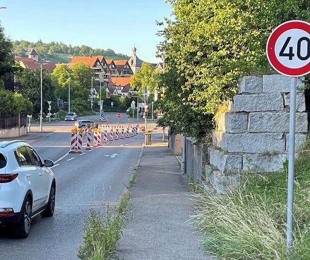 Damit der Verkehr besser von und zur B27 fließt, wurden einige Abbiegebeziehungen an der Kreuzung Schwarzwaldstraße und Japangarten gesperrt. Doch das gelinge auch im ursprünglichen Zustand, hieß es zuletzt – bis dahin dauert es aber länger als gedac