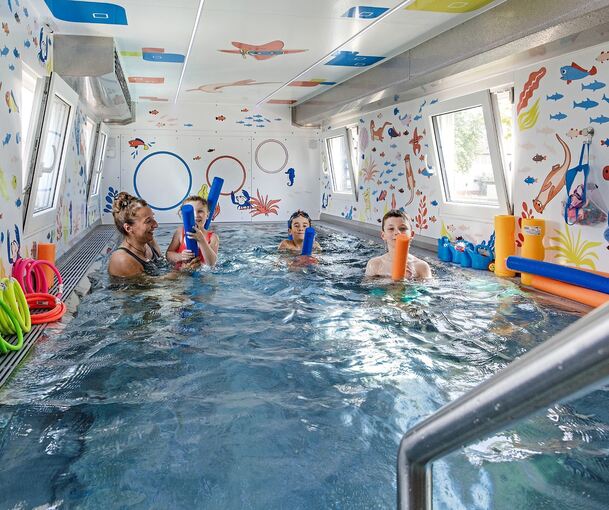 Wassergewöhnung in der „Wundine“: Dass Kinder mit dem nassen Element vertraut sind, ist keine Selbstverständlichkeit mehr.