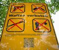 Ein Schild weist eine Waffenverbotszone aus: Nach dem Messerangriff von Solingen versuchen Kommunen auch im Kreis Ludwigsburg so, für Sicherheit auf Festen zu sorgen.