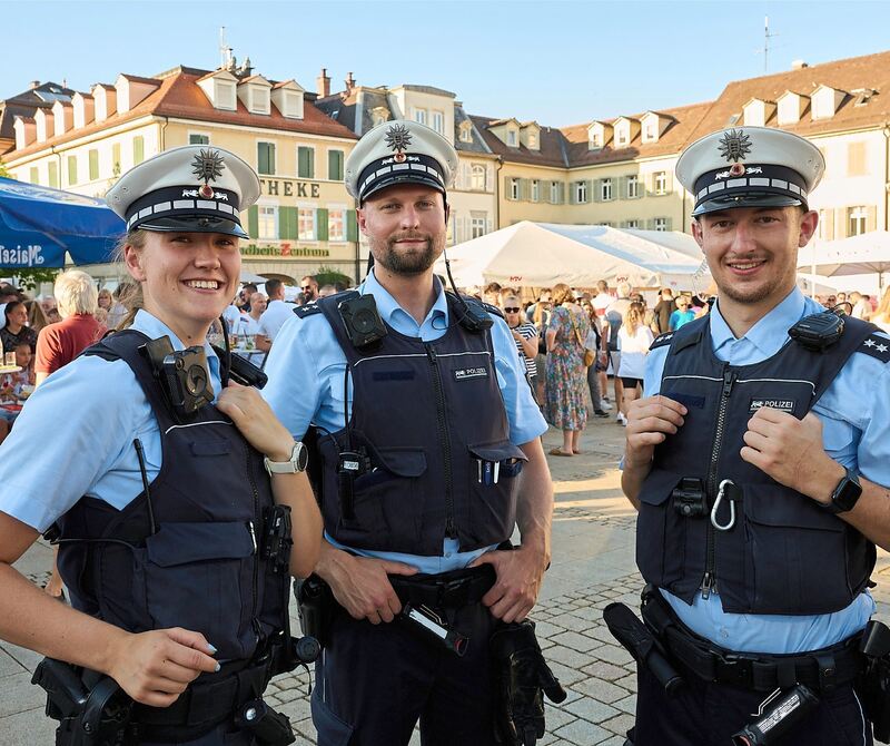 Die Polizei feiert mit. Zu tun hatten die Beamten erfreulicherweise nichts.