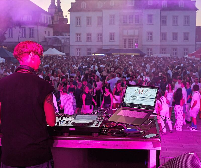 DJ-Sound auf dem Rathaushof.