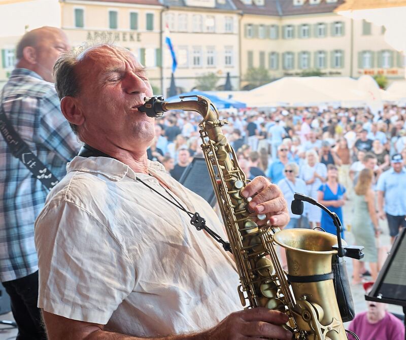Als ist es nicht ohnehin schon heiß genug, heizt Krämers Kit am Marktplatz richtig ein.