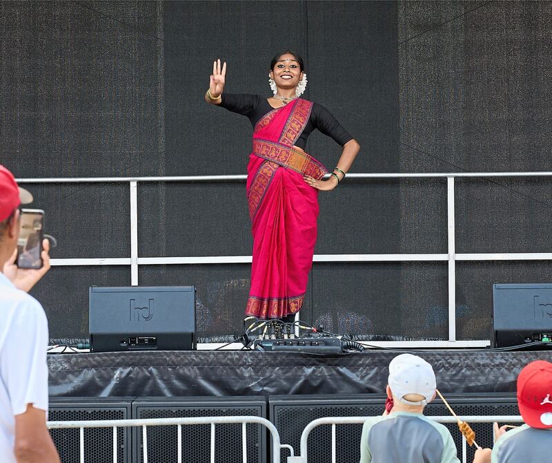 Tamilischer Tanz zu Ehren Ganeshas.