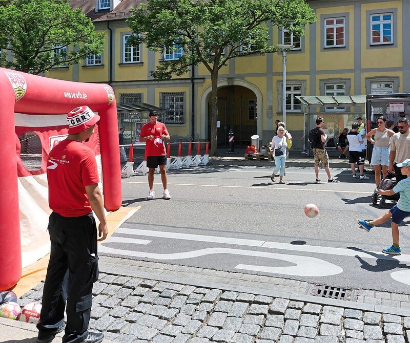 Torwandschießen der anderen Art beim VfB.