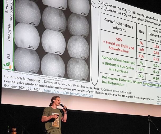 Jens Rudat hat sich als KIT-Privatdozent offensichtlich für visuelle Überflutung entschieden.