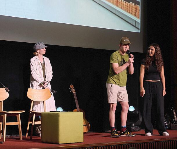 Aus dem Helene-Lange-Gymnasium in Markgröningen kamen diese Schüler mit ihrem eigenen Beitrag.