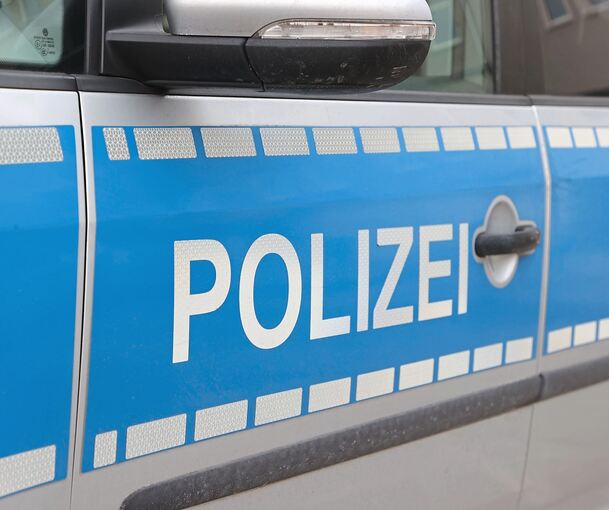 Wer Hinweise geben kann, soll sich beim Polizeirevier Vaihingen melden.