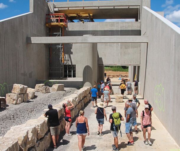 Ein mächtiges Auslassbauwerk für das Hochwasserrückhaltebecken am Strudelbach bei Eberdingen. Am Samstag konnte die Baustelle besichtigt werden.